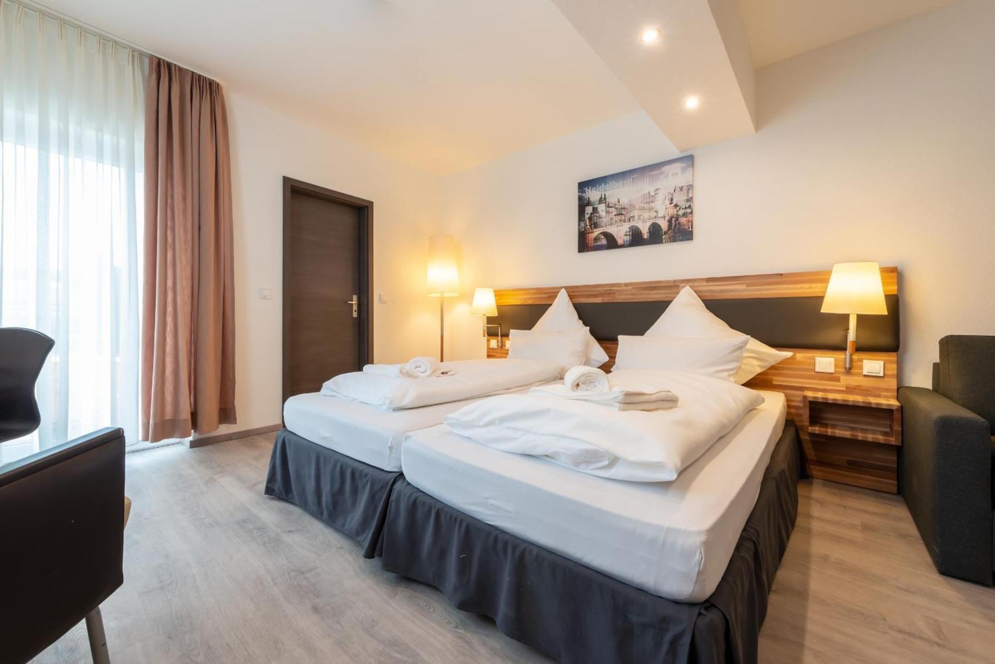 Hotel In Laisen Reutlingen Room photo